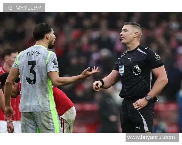 暖心，鲁本-迪亚斯与9岁患病小球迷碰头并约请其到包厢看球